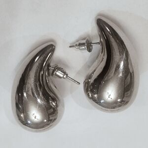 Silver Tone Teardrop Earrings